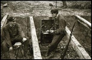 cca 1952 Fegyveres katonák és civilek kiképzése, gyakorlatozása, 12 db vintage negatív Kotnyek Antal...