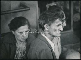 cca 1961 Szociofotó képriport a budapesti lóversenypálya közönségéről, 13 db jelzés nélküli, vintage...