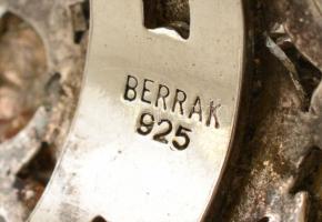 Ezüst(Ag) gyűrű, hematit kővel, állítható méret, jelzett, bruttó: 8,8 g