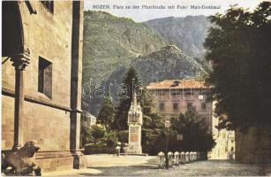 Bolzano, Bozen (Südtirol); Platz an der Pfarrkirche mit Peter Mair-Denkmal / square, monument