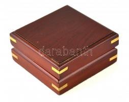 Utazóóra fa keretben, elemcserére szorul, 9×9×4 cm