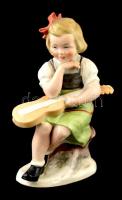 Citerázó lány, porcelán figura, kézzel festett, kis kopásnyomokkal, m: 17 cm