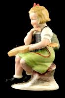 Citerázó lány, porcelán figura, kézzel festett, kis kopásnyomokkal, m: 17 cm