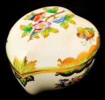 Herendi Viktória mintás porcelán bonbonier, kézzel festett, jelzett, kis kopásnyomokkal, 7×7,5×5 cm