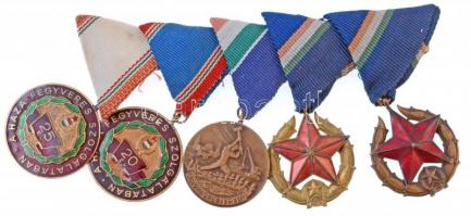 5db klf magyar kitüntetés fém csaton, rajta A Haza Fegyveres Szolgálatában 20, 25 év; 1965. Árvízvédelemért Érem; 1951. Közbiztonsági Érem arany és bronz fokozata T:2