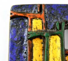 Pál Ferenc (1914-2008): Lovacskák, kerámia faldísz, kézzel festett, jelzett, kopásnyomokkal, 18,5×24...