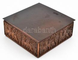 Vörösréz díszdoboz, fa betéttel, 15×15×6,5 cm