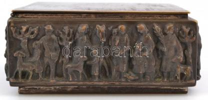 Tevan Margit (1901-1978: Ökörhajtók, fém dobozka, jelzett, karcolásokkal, 13×13×4,5 cm