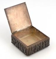 Tevan Margit (1901-1978: Ökörhajtók, fém dobozka, jelzett, karcolásokkal, 13×13×4,5 cm