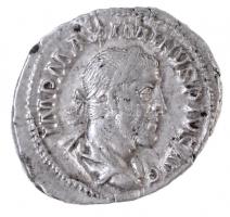 Római Birodalom / Róma / I. Maximinus 236. Denár Ag (3,35g) T:2 Roman Empire / Rome / Maximinus I 236. Denarius AG IMP MAXIMINVS PIVS AVG / PAX AVGVSTI (3,35g) C:XF RIC IV 12.