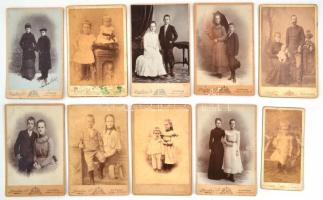 cca 1890-1903 Sopron, Éder Pál (1849-1916) százados és az Éder család fotói, rajta fiával Éder Győző/Viktorral (1890-1980) későbbi huszártiszttel, 10 db keményhátú portré fotó, Sopron, Brückner J. (8 db), és 1 db D. Spiegel műterméből, egy felületén sérülésnyomokkal, 16x11 cm közötti méretben