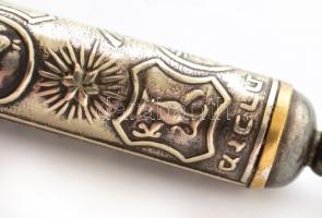 Ezüstözött toll, héber felirattal, h: 7 cm