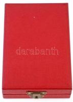 1964. "A Munka Érdemrend" ezüst fokozata, zománcozott Br kitüntetés szalagon, miniatűrrel ...