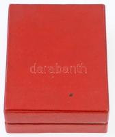 ~1950. "Kiváló dolgozó" Rákosi-címeres zománcozott fém kitüntetés T:2