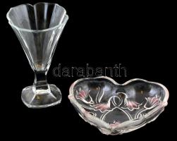 Tulipános szív alakú üveg tálka + talpas váza, kis kopásnyomokkal, 15×16 cm, m: 15 cm