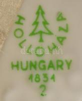 Hollóházi retró játszó óvodás a vödörrel, kézzel festett, jelzett, apró kopásnyomokkal, m: 10 cm