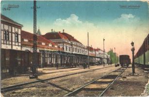 Szolnok, vasútállomás, vonatok (kopott sarkak / worn corners)