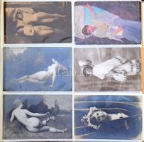 Kb. 60 db RÉGI motívum képeslap vegyes minőségben 4 db képeslapalbumban: hölgyek és erotikus / Cca. ...