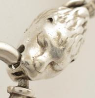 Ezüst(Ag) oroszlánfejes, kapcsos karkötő, jelzett, h: 20 cm, nettó: 30,4 g