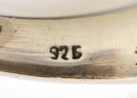 Ezüst(Ag) gyűrű, zöld köves díszítéssel, jelzett, méret: 55, bruttó: 6,2 g