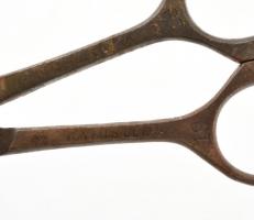 Régi üvegvágó és olló, jelzettek, az olló egy részén kis hiánnyal, rozsdanyomokkal, h: 13 cm és 18 c...