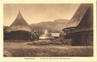 Nkongsamba; Village de chef prés de Nkongsamba / Village near Nkongsamba