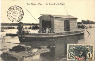 Haut-Sénégal; Un Chaland sur le Niger / a barge on Niger