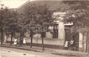 Berettyóújfalu, utca, a felvétel készítőjének lakása. photo (EK)