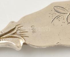 Ezüst(Ag) rózsás jelű vajas kés, jelzéssel és jelzés nélkül, h: 14,3 és 17 cm, nettó: 44,3 g