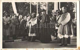 1938 Budapest, XXXIV. Eucharisztikus Kongresszus, Pacelli bíboros áldást oszt