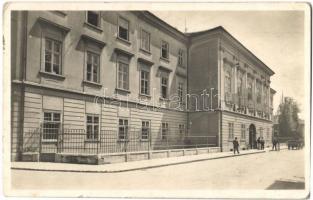 1943 Komárom, Komárno; Vármegyeháza, kerékpár / county hall, bicycle (EK)