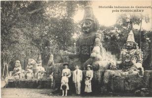 Puducherry, Pondichéry; Divinités indiennes de Canicovil, prés Pondichéry / Indian deities of Canicovil, Europian turists