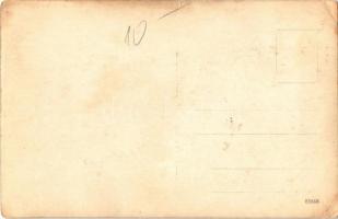 1933 Budapest II. Hűvösvölgyi emlék, férfiak boros üveggel. Foto Keller, photo  (EK)