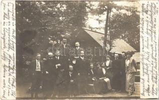 1914 Kolozsvár, Cluj; csoportkép pappal / group photo with priest