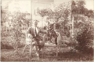 1931 Fülek, Filakovo; férfi kutyával a ház kertjében / man with dog in the garden. photo (EK)