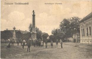 1910 Törökbecse, Újbecse, Novi Becej; Szabadság tér (Piac tér), emlékmű. Wukow Const. fényképész felvétele és kiadása / square, monument (fl)