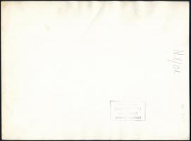 Járai Rudolf (1913-1993): Fém asztal terítővel, pecséttel jelzett fotó, felületén törésnyommal, 24×1...