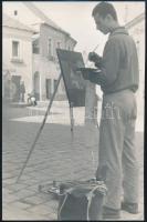 cca 1960 Szentendrei házakat festő fiatalember, 24×16 cm