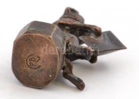 Olvasó kutya, bronz figura, jelzett, m: 3 cm