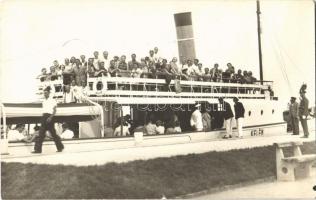 Balatonlelle, "KELÉN" csavargőzös, kapitány, utasok. Somogyi Lajos fényképész felvételei -...