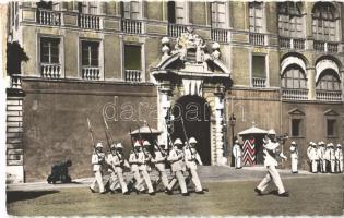 Monaco, La Reléve de la Garde devant IEntée du Palais / change of guard in front of the Princes Palace