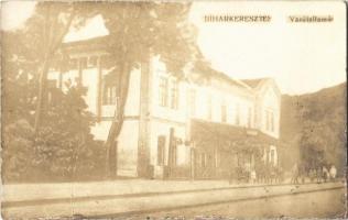 1926 Biharkeresztes, vasútállomás, vasutasok. photo