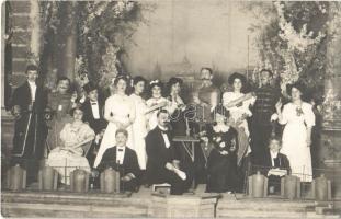 1909 Brassó, Kronstadt, Brasov; színházi csoportkép színészekkel / theatre group photo with actors and actresses