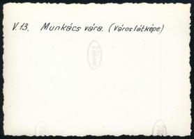cca 1940 Munkácsi városkép a vár teraszáról, előtérben egy készenlétben álló golyószóróval, hátoldal...