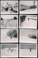 cca 1938 Budapest, síelők a Normafa környékén, a fogaskerekű végállomása, 12 db fotó, 4,5×6 cm