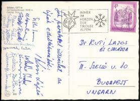 Úszók aláírása edzőtáborból hazaküldött képeslapon, Kiss László, Wladár Sándor, stb.