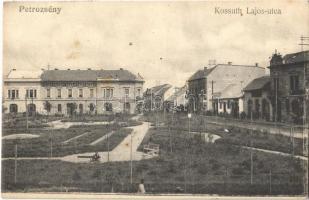 Petrozsény, Petrosani; Kossuth Lajos utca, takarékpénztár / street, savings bank (fa)