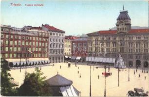 Trieste, Piazza Grande / square (worn corners)