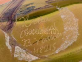 Boda szakított üveg váza, anyagában színezett, jelzett, apró kopásnyommal, 6×3×6 cm