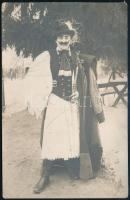 1917 Népviseletes ember. Fotólap